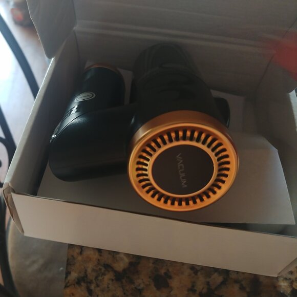 BRAND new small handheld portable vacuum cleaner - Picture 2 of 11